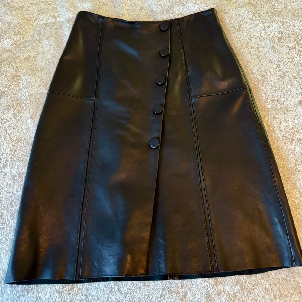 ANTONIO MELANI Genuine Leather Skirt with leather bottoms in front. Size.M